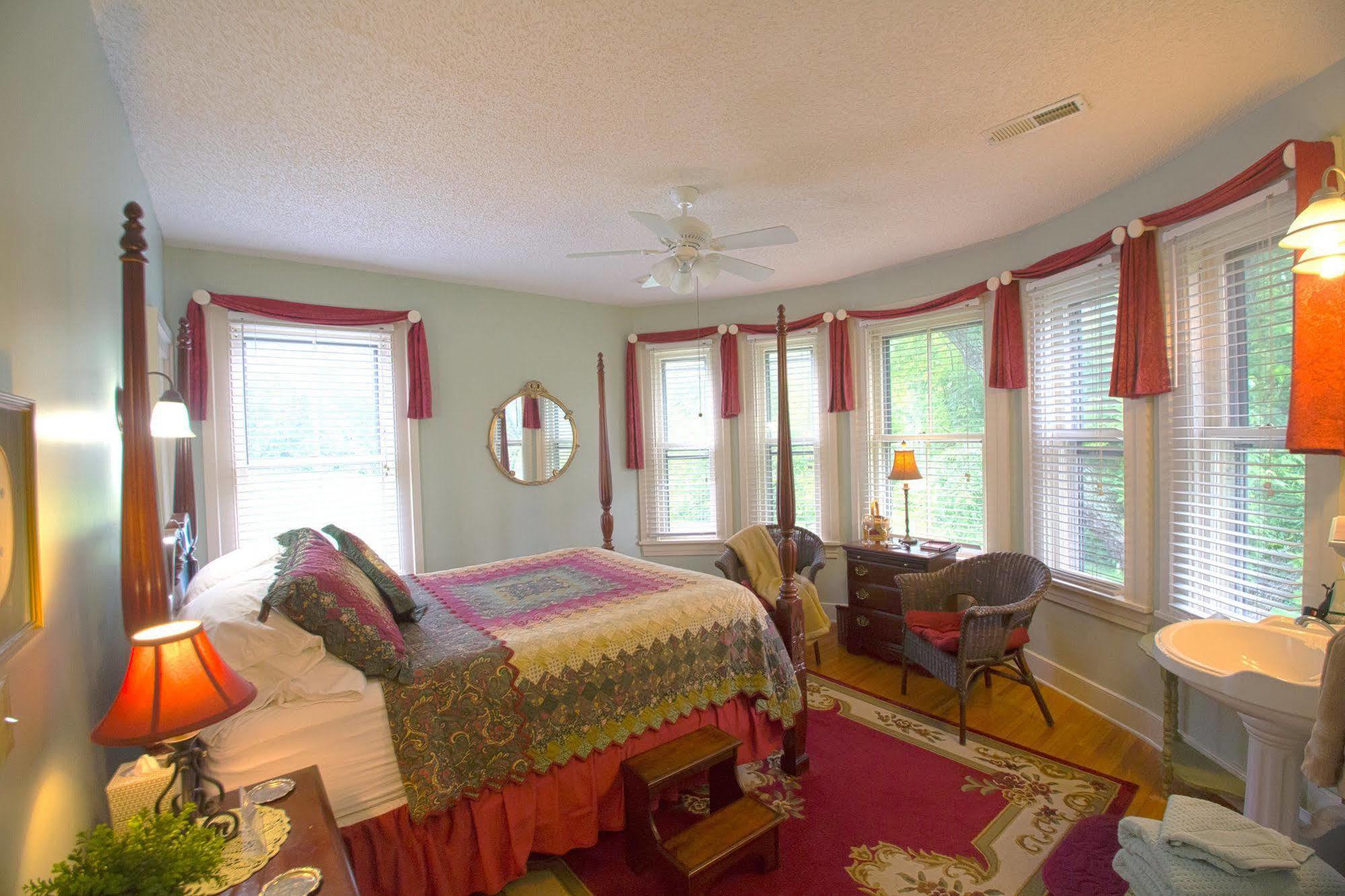 Lovingston Orchard House B&B מראה חיצוני תמונה